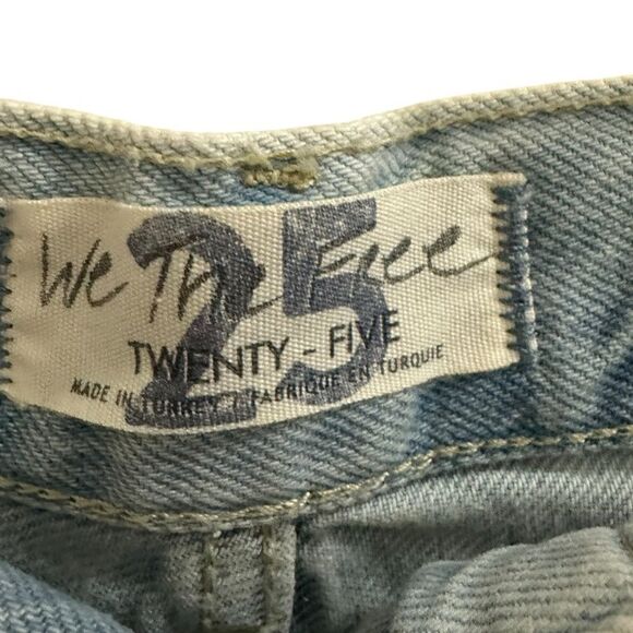 We the Free high Rise relaxed fit Distressed Jeans, Raw Hem, light wash size 25 - Picture 2 of 7